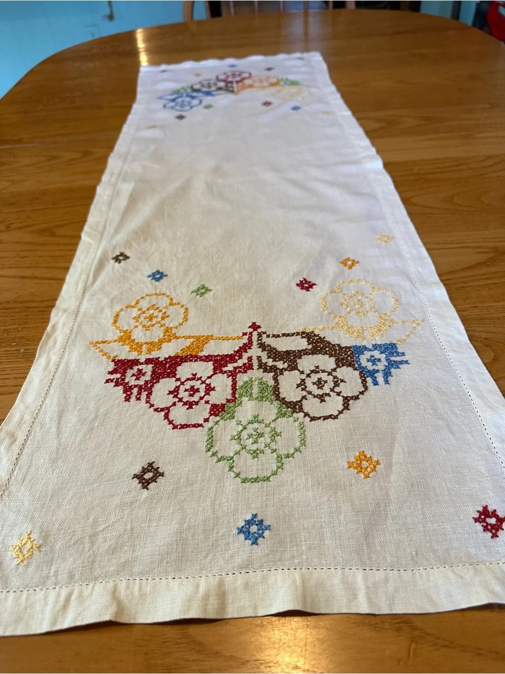 Embroidered Floral Linen Table Runner - Multicolor